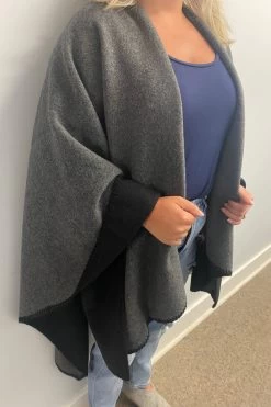 Canada Goose Reversible Woven Poncho -Fashionable Clothing Store IMG 49931