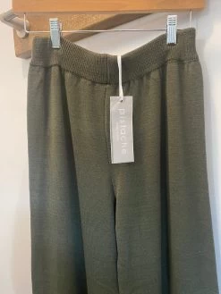 Pistache Knit Ankle Pant -Fashionable Clothing Store IMG 8632