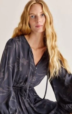 Z Supply Camila Mini Dress -Fashionable Clothing Store ZD221921 SHW DETAIL3