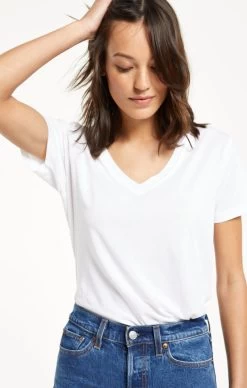 Z Supply Kasey Model V-Neck Tee -Fashionable Clothing Store ZT211324 WHT DETAIL2 1920x 6c7b3d15 cbaa 4c1d 9d62 e2a2df9e3132