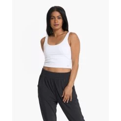 Vuori Daily Crop Tank -Fashionable Clothing Store image1 dbde71cf d126 429f 8fda 5d4553ea4929